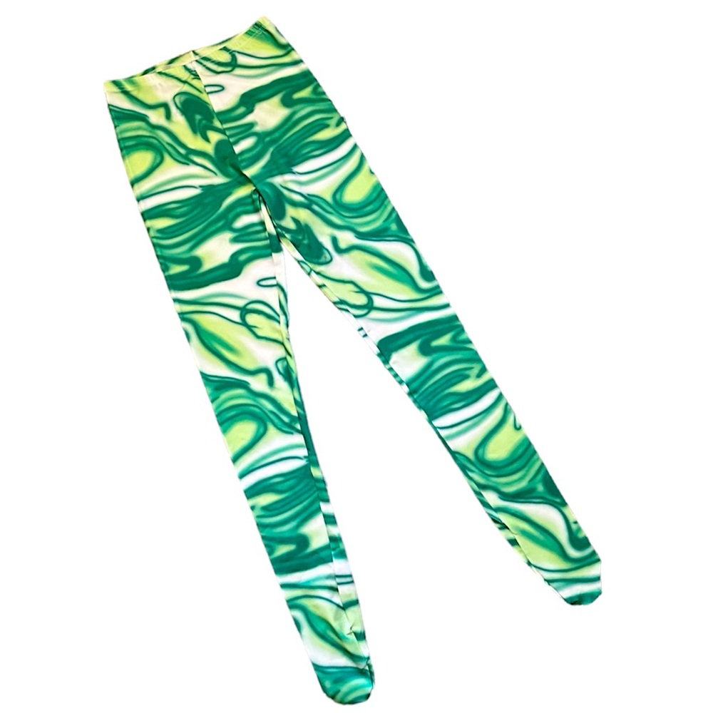 Scandi-style 💚 swirly green tie dye leggings